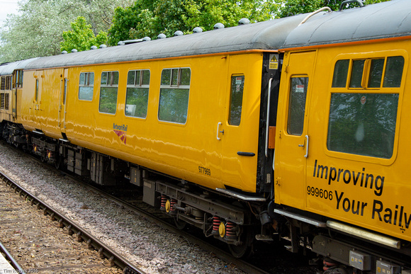 Mk2b, 977969 Network Rail staff and generator coach (Ex BFO 2906 from Royal Train (14112)) 17_May_16 Hawarden Bridge_TJR020