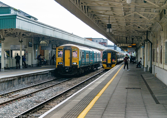150267 & 158957 14_July_16 Cardiff Central_TJR123