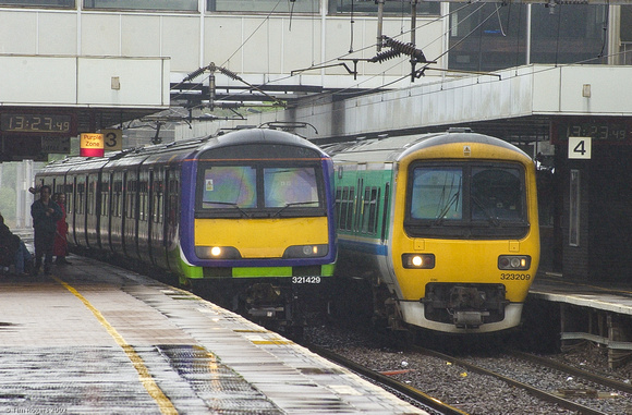 321429 & 323209 07-06-02 Coventry TJR004
