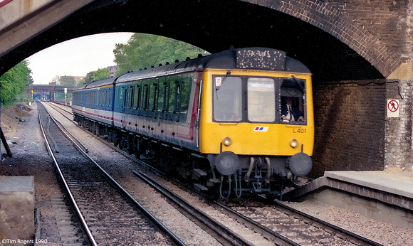 Class 117, L401 08 May 1990 West Ealing 90_12_TJR010-Enhanced-SR