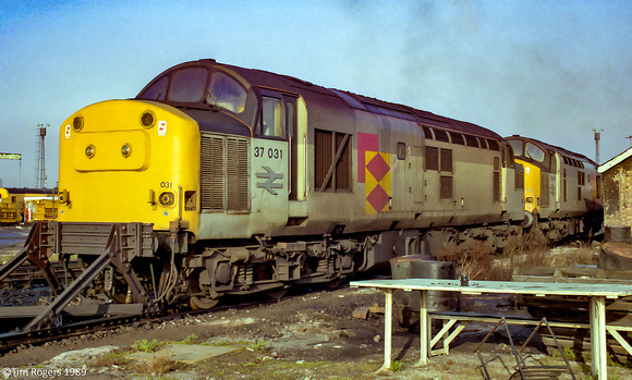 37031  & 37047 09 Dec 1989 Stratford Depot 89_44_TJR010-Enhanced-SR